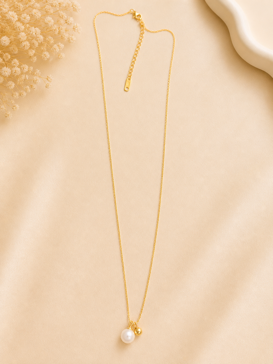Minimal Pearl Drop Necklace
