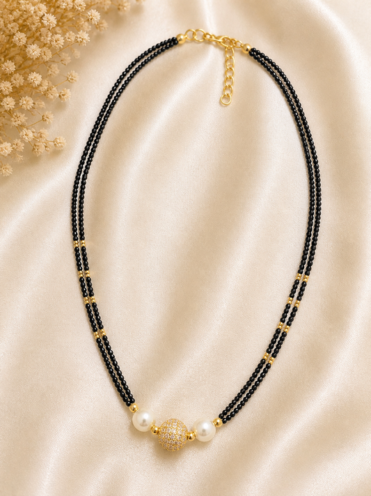 Emerald Pearl Dual-LayEmerald Pearl Dual-Layer Necklace
